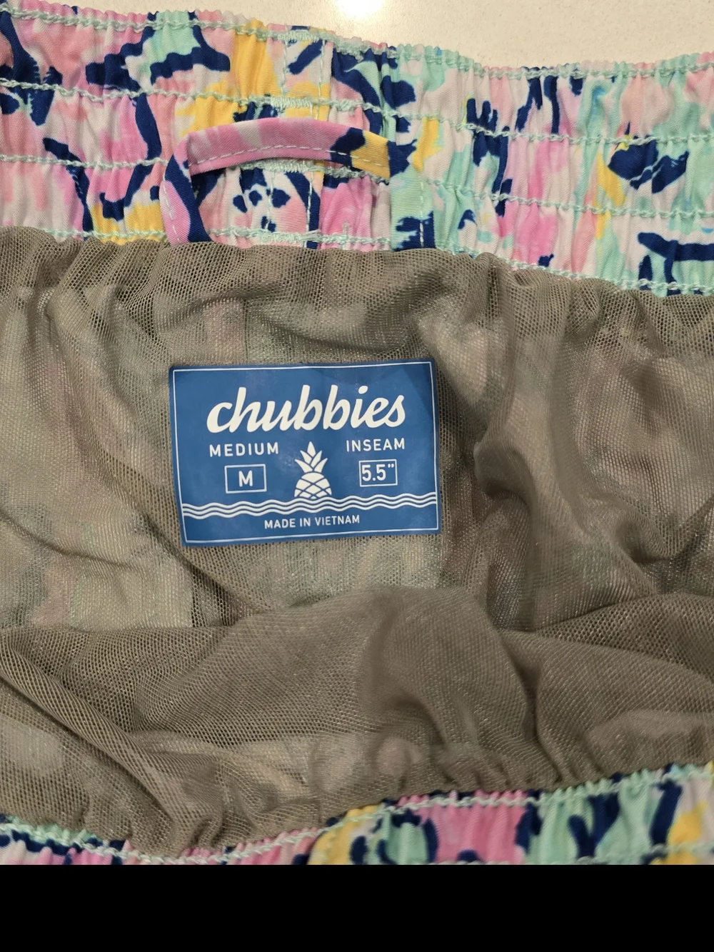 chubbies Men's Swim Trunks Size M Pastel Floral Elastic Waist Shorts